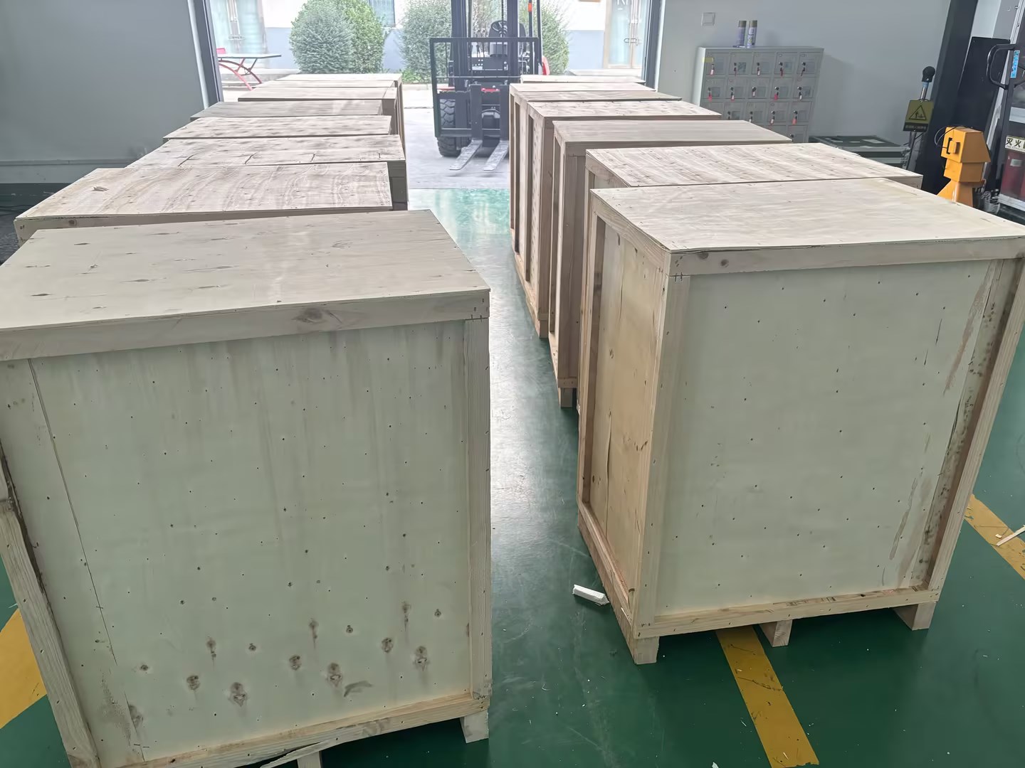 16臺(tái)穩(wěn)壓電源打包出庫！